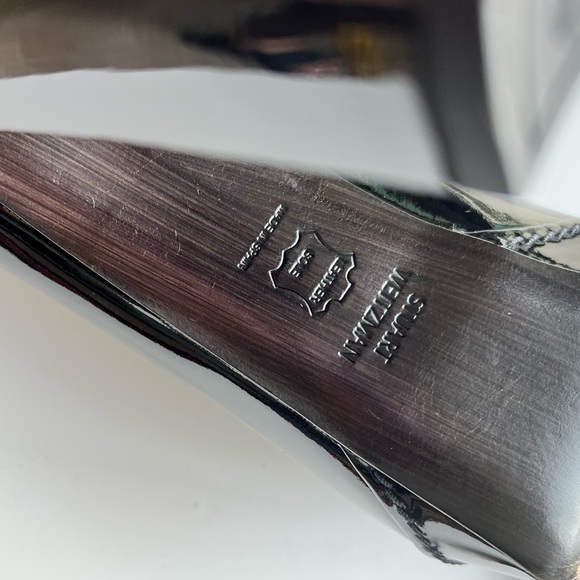 Size 9 Stuart Weitzman Black Pumps - Picture 4 of 8